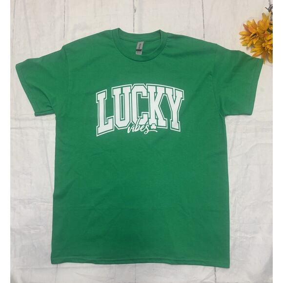 Green St. Patrick’s‎ Day T-Shirt Lucky Vibes Short Sleeve 100% Cotton Large - Picture 1 of 2